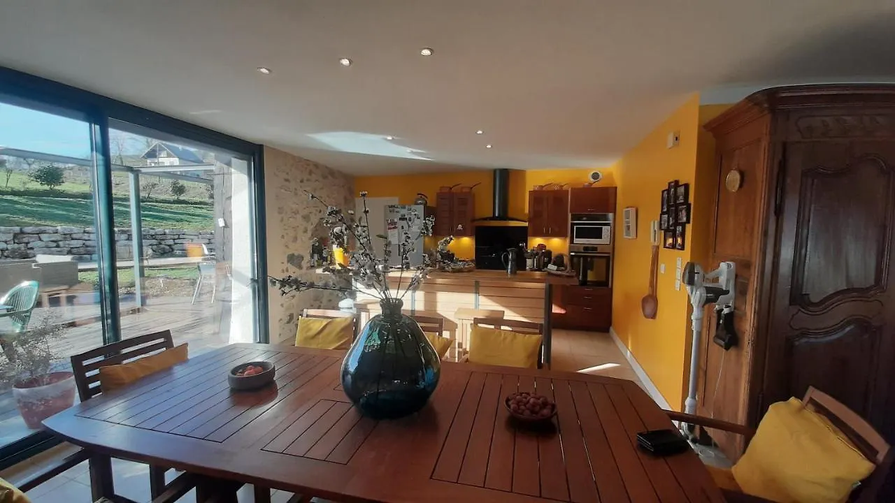 Homestay La Grange Bonal Apartment Saint-Laurent-du-Pont