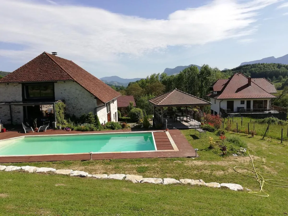 Homestay La Grange Bonal Apartment Saint-Laurent-du-Pont
