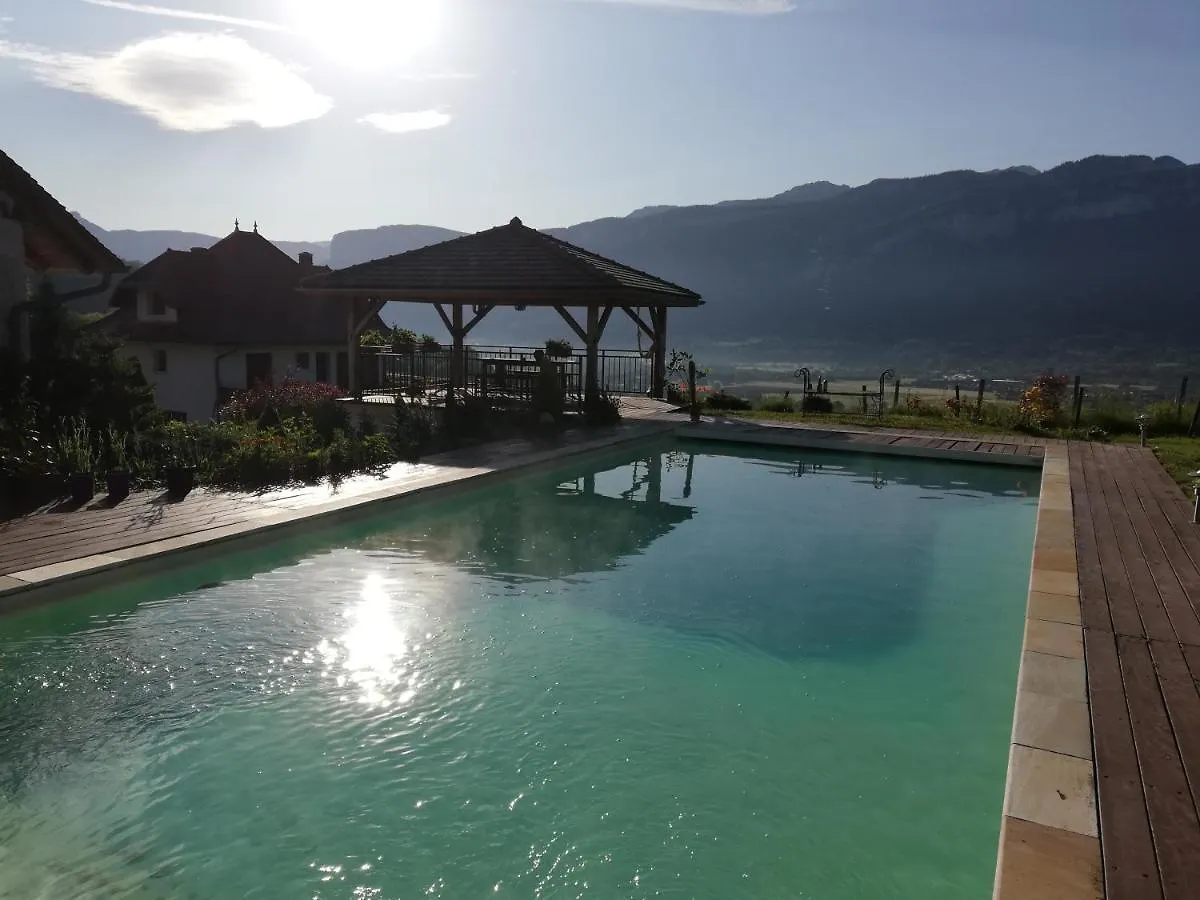 Homestay La Grange Bonal Apartment Saint-Laurent-du-Pont