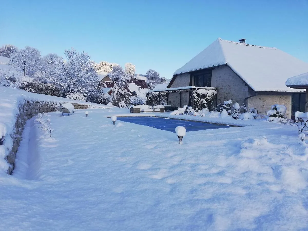 Homestay La Grange Bonal Apartment Saint-Laurent-du-Pont